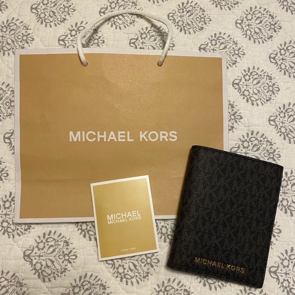 Michael Kors Passport wallet